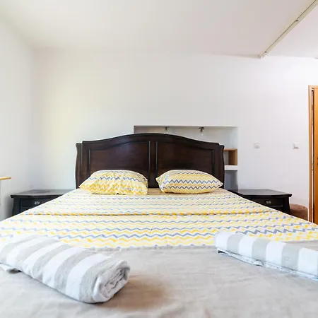 Daire Old Town Bascarsija 1bdr House With Garage & Garden Saraybosna