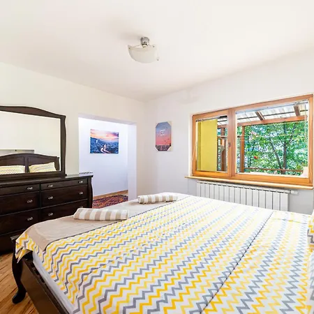 Daire Old Town Bascarsija 1bdr House With Garage & Garden