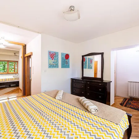 Daire Old Town Bascarsija 1bdr House With Garage & Garden