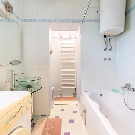 Daire Old Town Bascarsija 1bdr House With Garage & Garden *