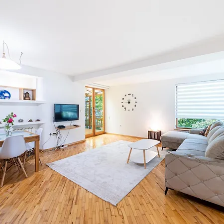 Old Town Bascarsija 1bdr House With Garage & Garden Daire